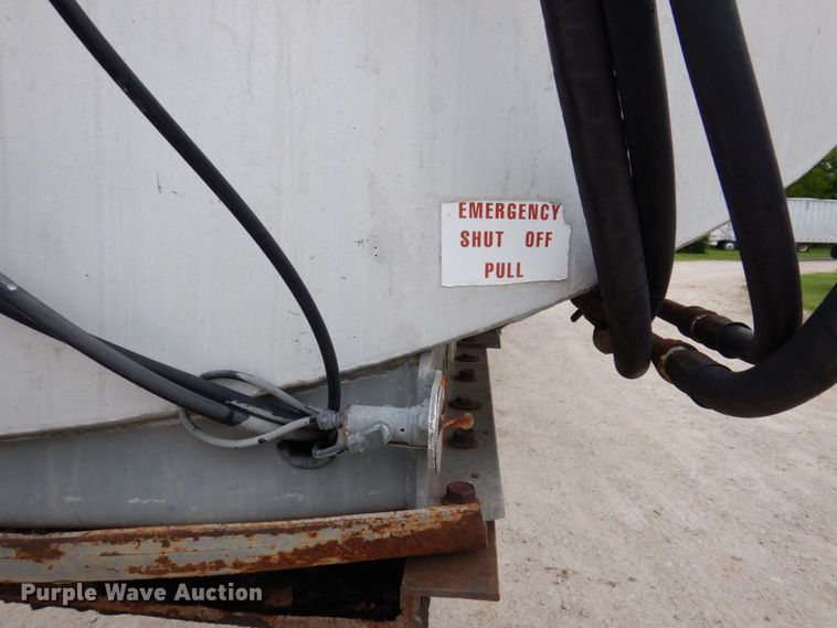 image for item DL3758 1979 Heil  tank trailer