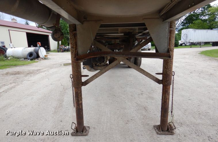 image for item DL3758 1979 Heil  tank trailer