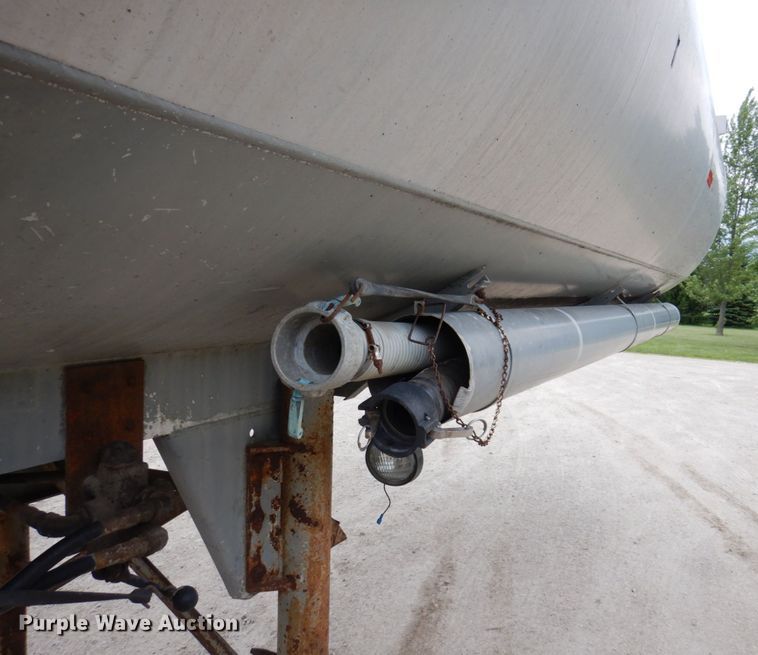 image for item DL3758 1979 Heil  tank trailer