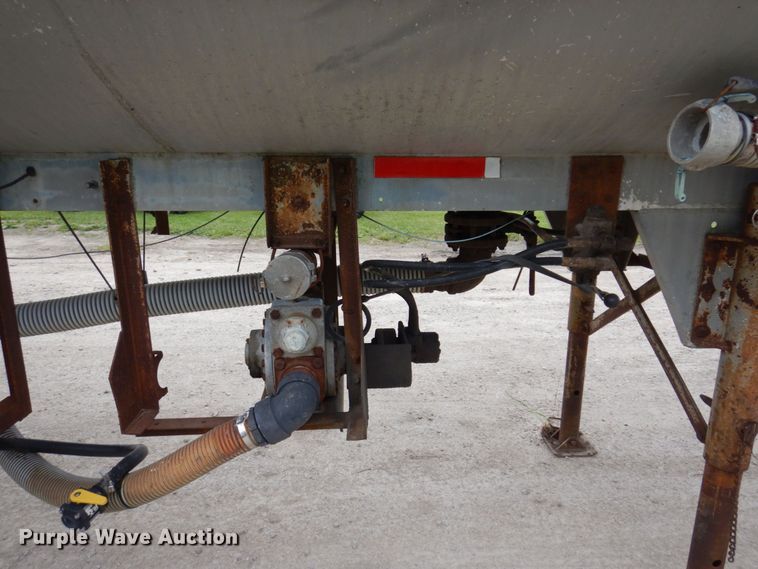 image for item DL3758 1979 Heil  tank trailer