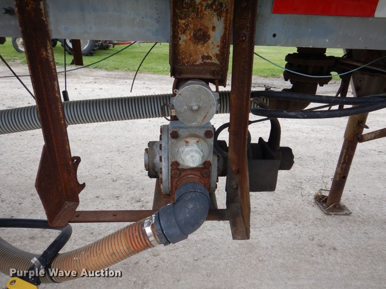 image for item DL3758 1979 Heil  tank trailer