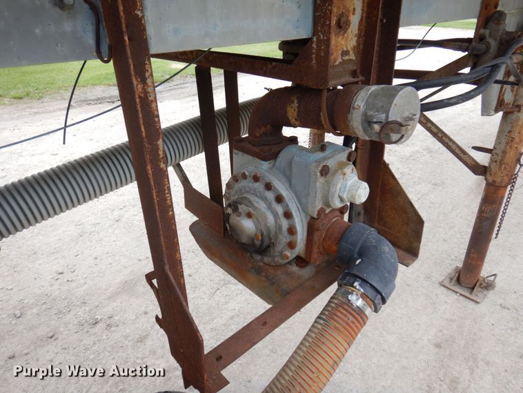 image for item DL3758 1979 Heil  tank trailer