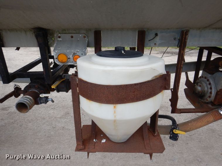 image for item DL3758 1979 Heil  tank trailer