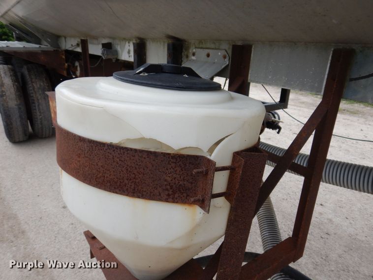 image for item DL3758 1979 Heil  tank trailer