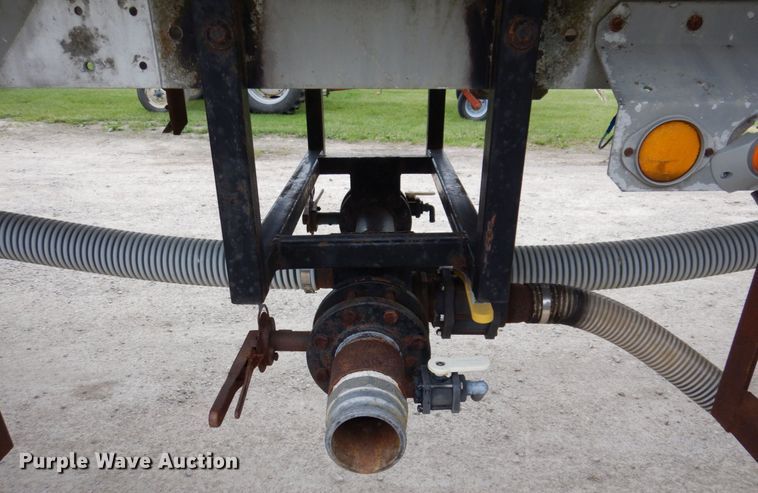 image for item DL3758 1979 Heil  tank trailer