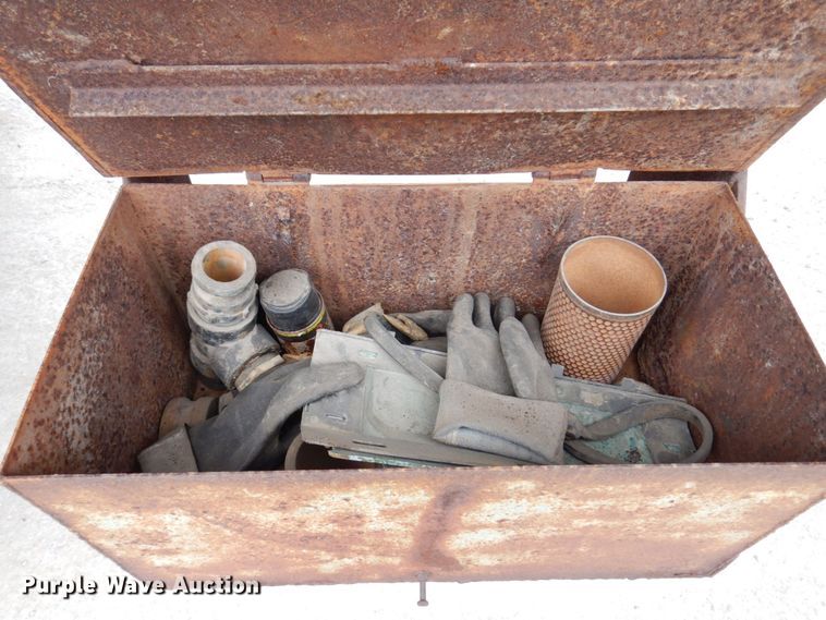 image for item DL3758 1979 Heil  tank trailer