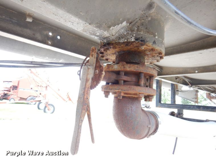 image for item DL3758 1979 Heil  tank trailer