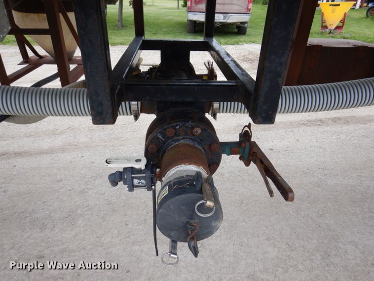 image for item DL3758 1979 Heil  tank trailer