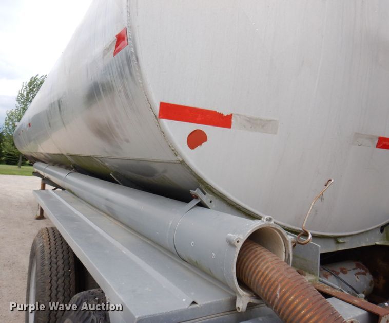 image for item DL3758 1979 Heil  tank trailer