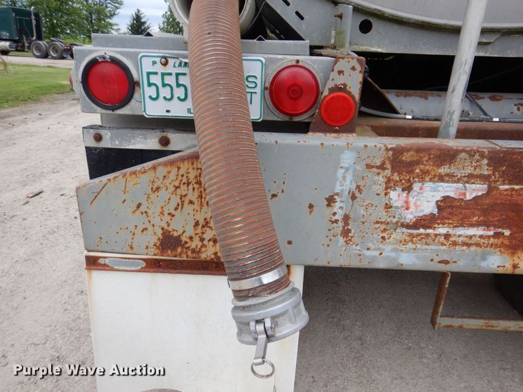 image for item DL3758 1979 Heil  tank trailer