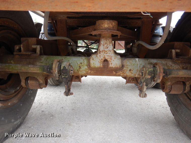 image for item DL3758 1979 Heil  tank trailer