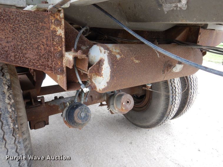 image for item DL3758 1979 Heil  tank trailer