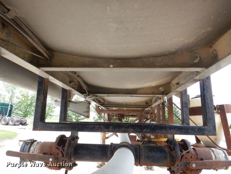 image for item DL3758 1979 Heil  tank trailer