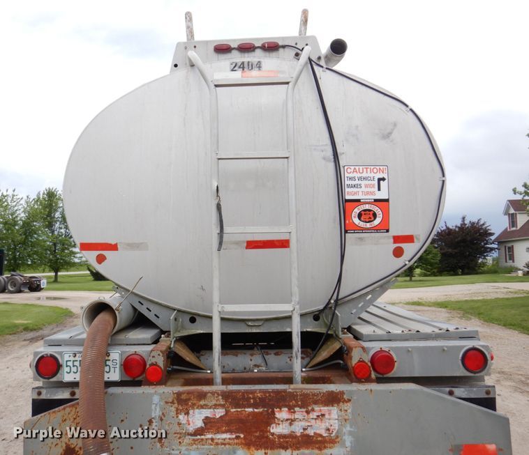 image for item DL3758 1979 Heil  tank trailer