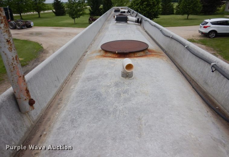 image for item DL3758 1979 Heil  tank trailer