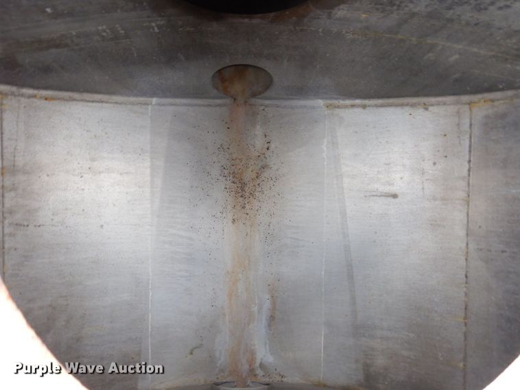 image for item DL3758 1979 Heil  tank trailer