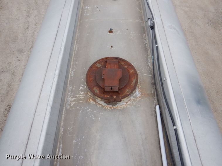 image for item DL3758 1979 Heil  tank trailer