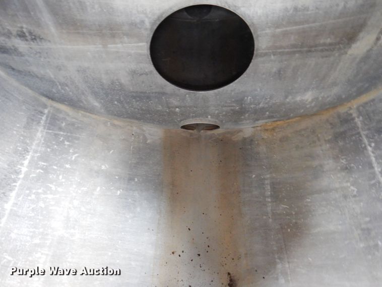 image for item DL3758 1979 Heil  tank trailer