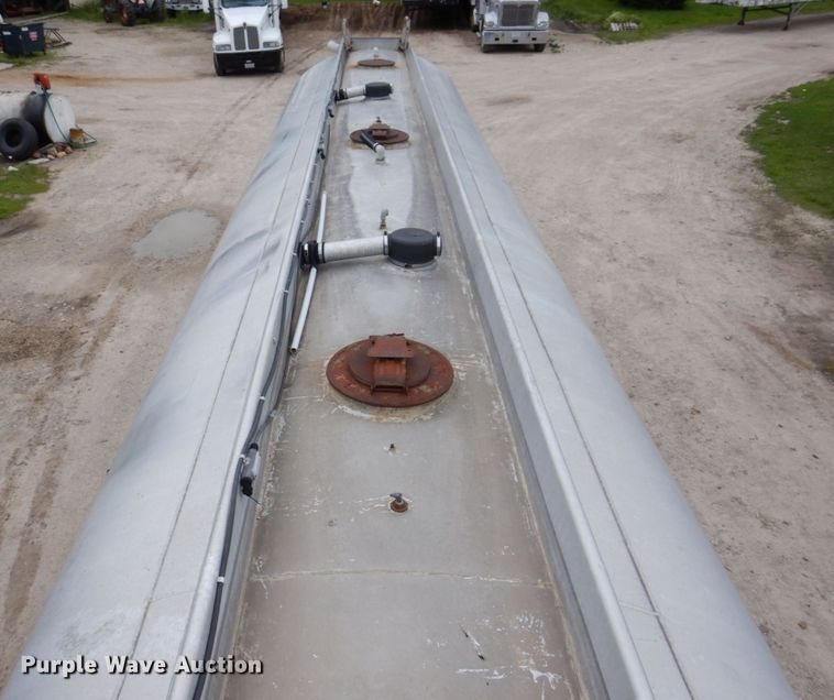 image for item DL3758 1979 Heil  tank trailer