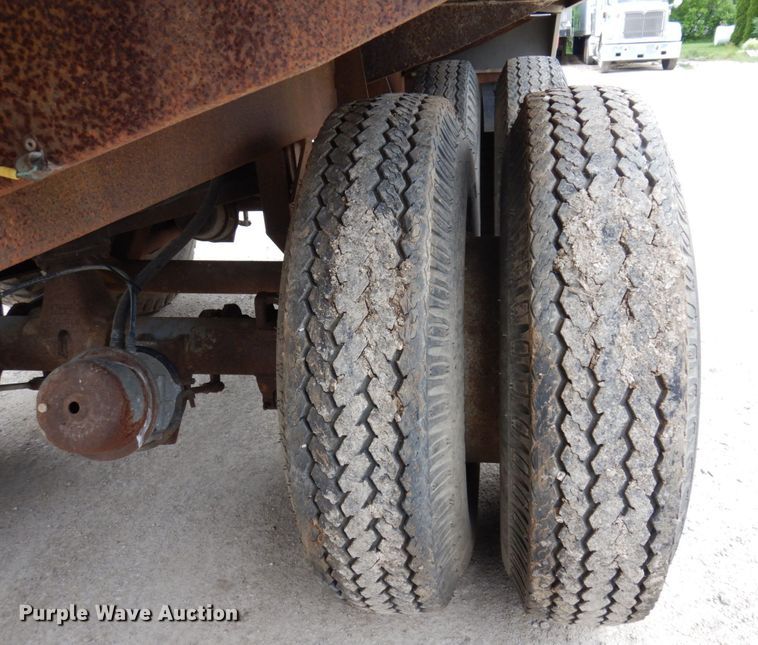 image for item DL3758 1979 Heil  tank trailer