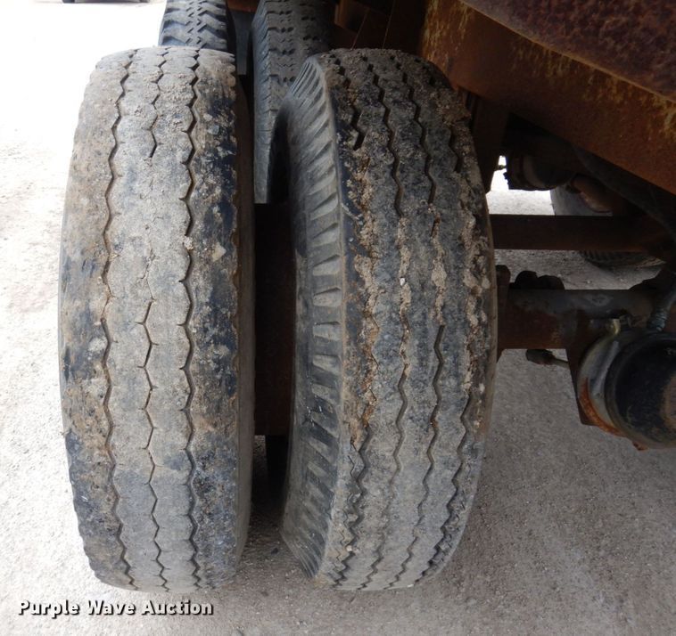 image for item DL3758 1979 Heil  tank trailer