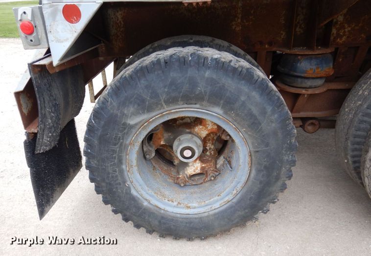 image for item DL3758 1979 Heil  tank trailer