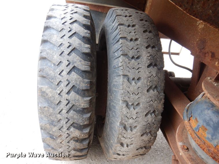 image for item DL3758 1979 Heil  tank trailer