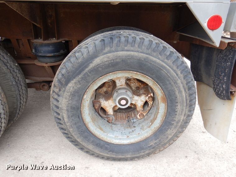 image for item DL3758 1979 Heil  tank trailer