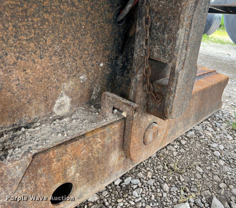 image for item DL4253 1996 Kalyn Siebert MRG-35T  lowboy equipment trailer