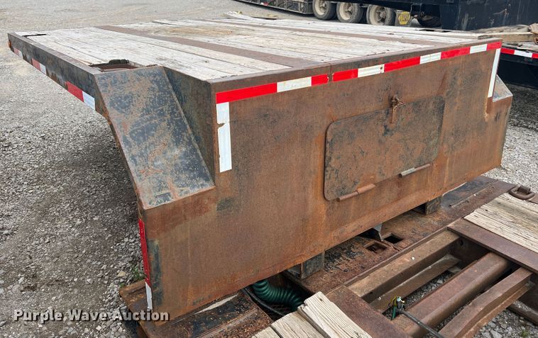 image for item DL4253 1996 Kalyn Siebert MRG-35T  lowboy equipment trailer