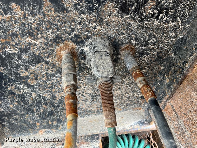 image for item DL4253 1996 Kalyn Siebert MRG-35T  lowboy equipment trailer