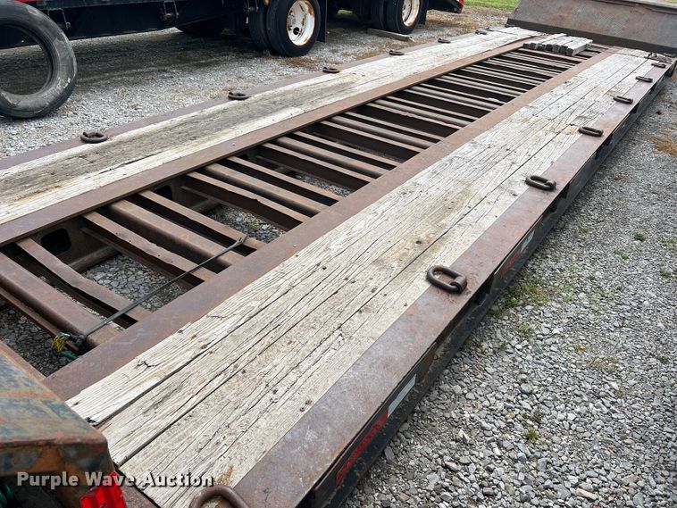 image for item DL4253 1996 Kalyn Siebert MRG-35T  lowboy equipment trailer