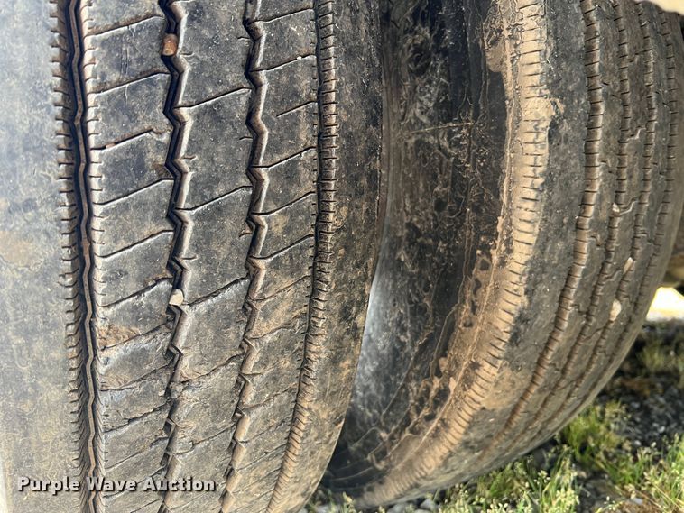 image for item DL4253 1996 Kalyn Siebert MRG-35T  lowboy equipment trailer