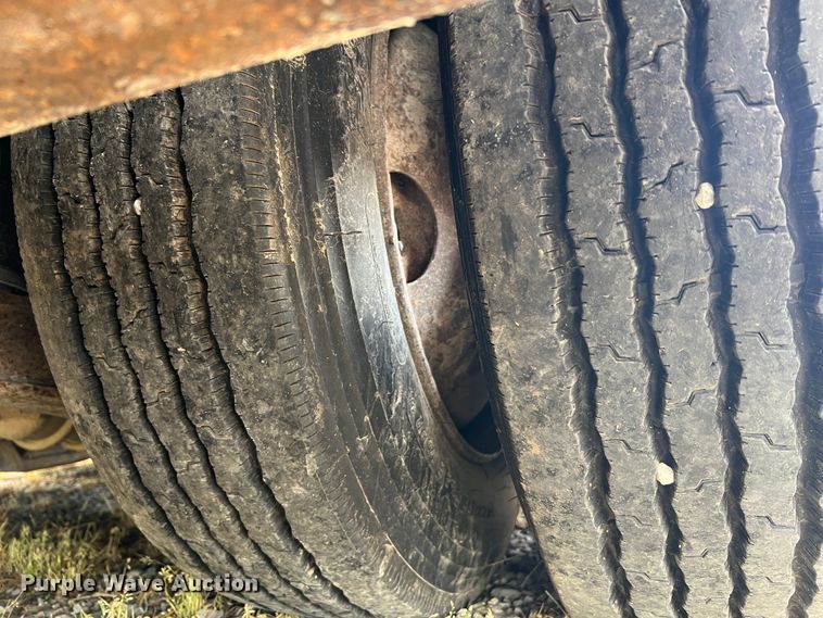 image for item DL4253 1996 Kalyn Siebert MRG-35T  lowboy equipment trailer