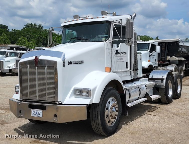 image for item DL6568 2005 Kenworth T800  semi truck