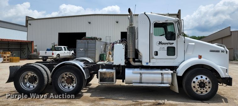 image for item DL6568 2005 Kenworth T800  semi truck