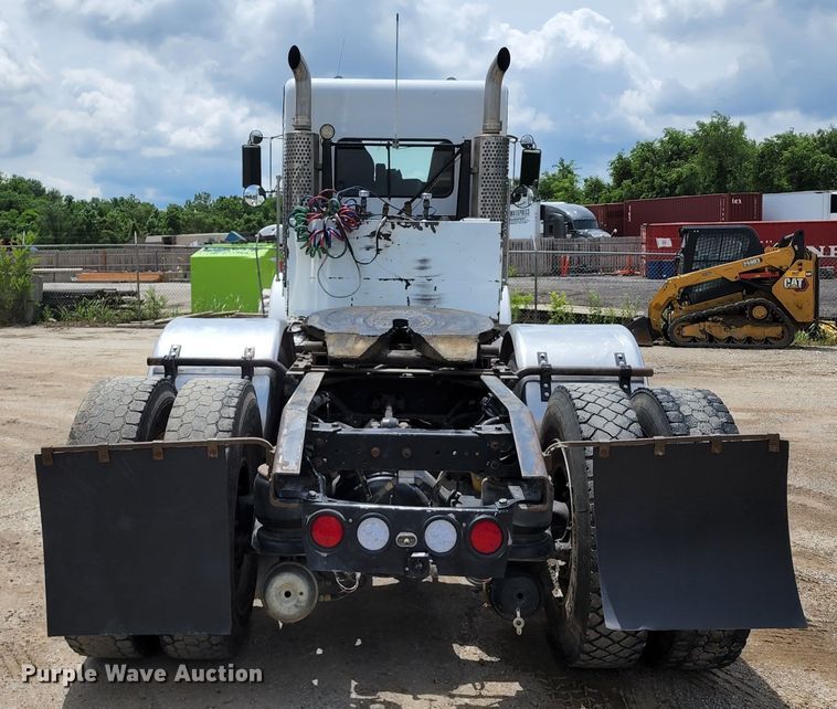 image for item DL6568 2005 Kenworth T800  semi truck