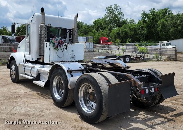 image for item DL6568 2005 Kenworth T800  semi truck