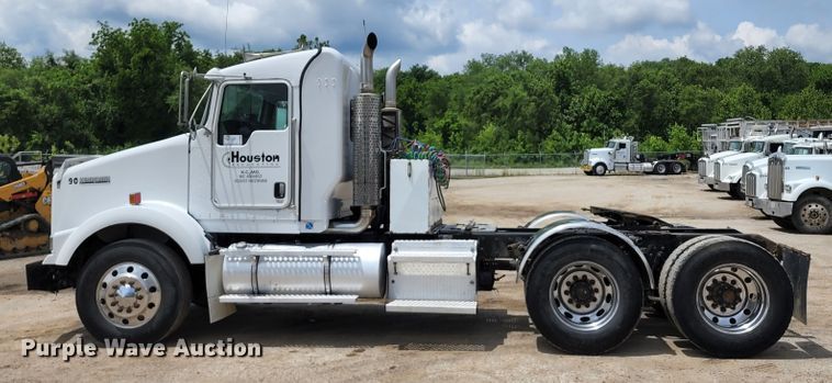 image for item DL6568 2005 Kenworth T800  semi truck