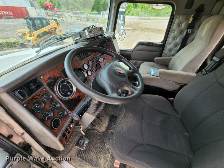 image for item DL6568 2005 Kenworth T800  semi truck