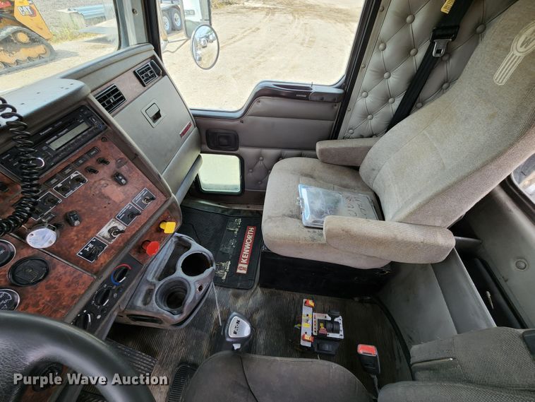 image for item DL6568 2005 Kenworth T800  semi truck