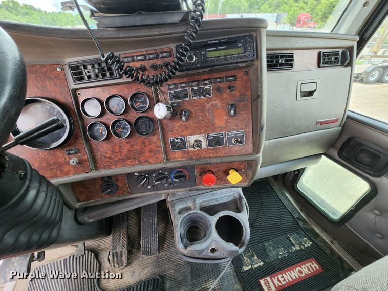 image for item DL6568 2005 Kenworth T800  semi truck