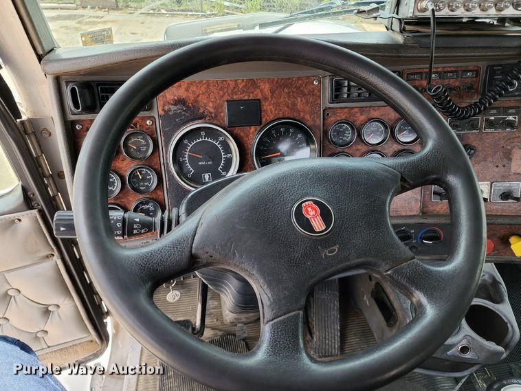 image for item DL6568 2005 Kenworth T800  semi truck
