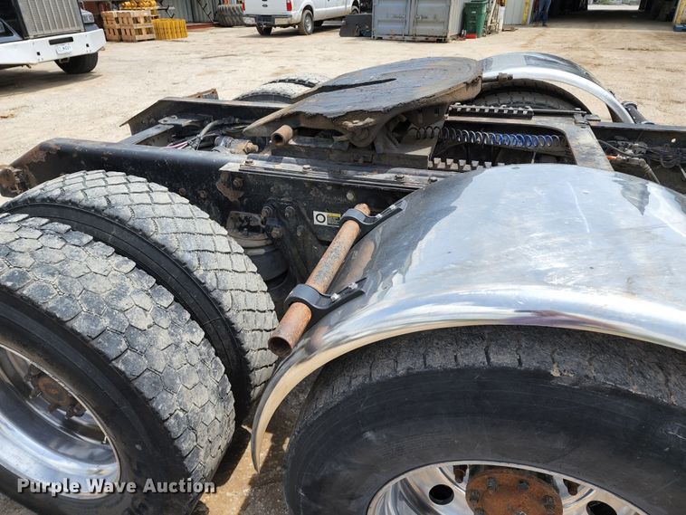 image for item DL6568 2005 Kenworth T800  semi truck