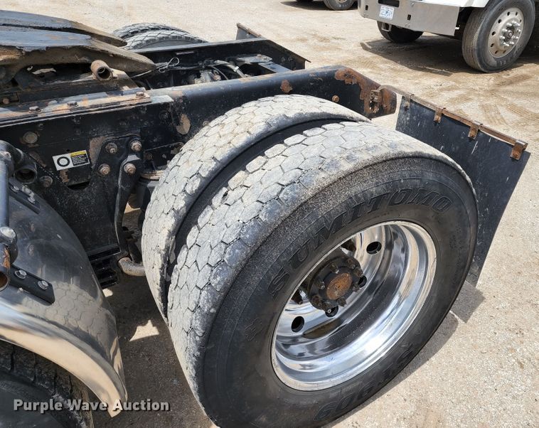 image for item DL6568 2005 Kenworth T800  semi truck