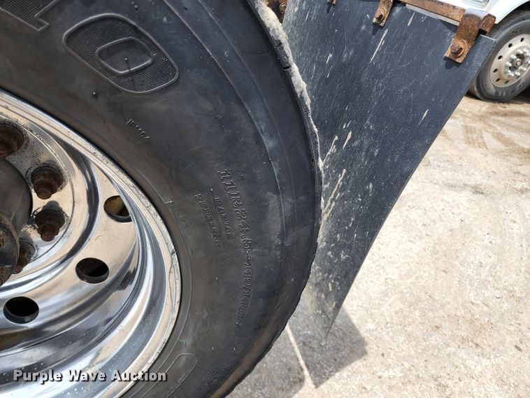 image for item DL6568 2005 Kenworth T800  semi truck