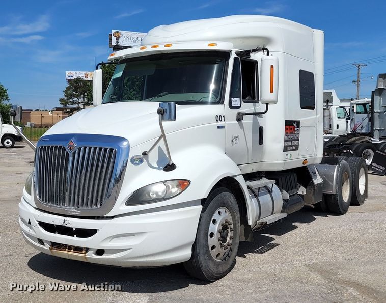 image for item DL6570 2011 International ProStar  semi truck