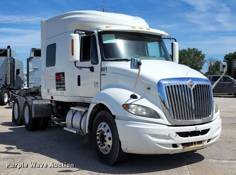 image for item DL6570 2011 International ProStar  semi truck