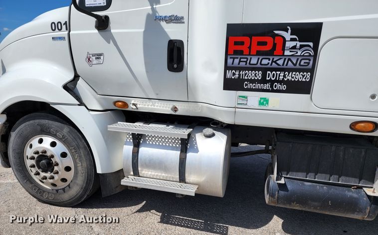 image for item DL6570 2011 International ProStar  semi truck