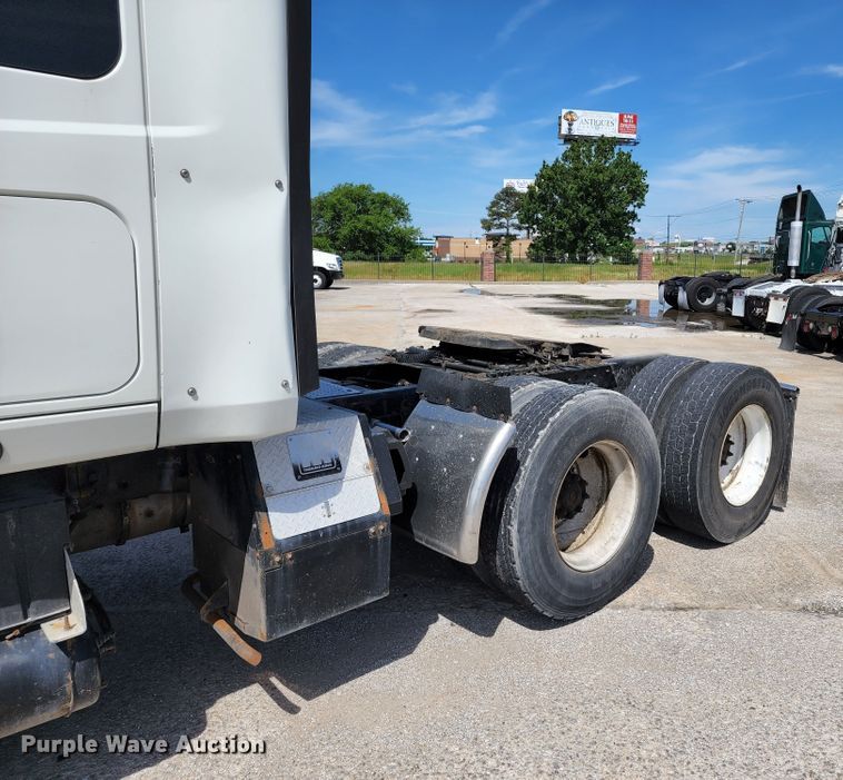 image for item DL6570 2011 International ProStar  semi truck